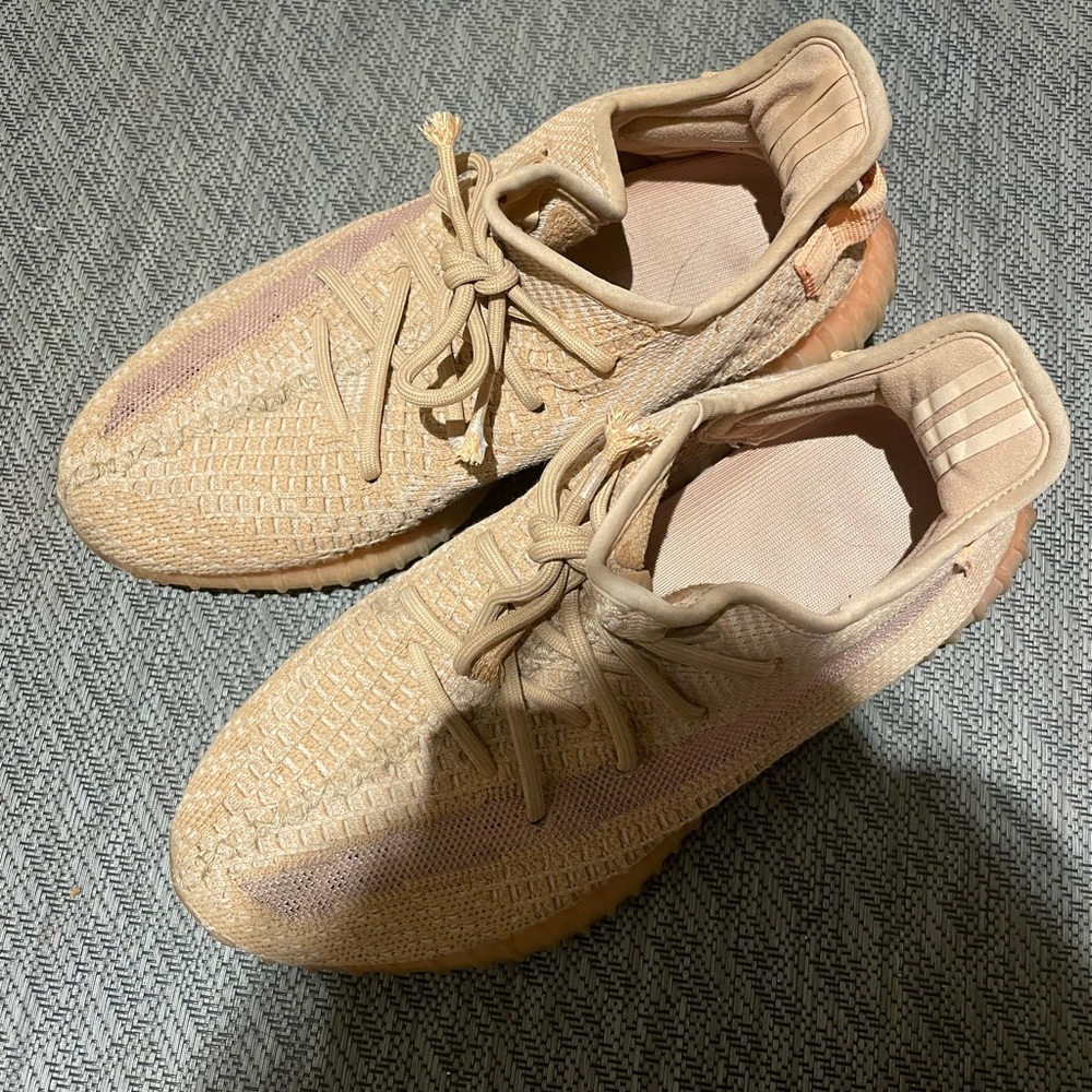 Authentic yeezy 350 sans size US8